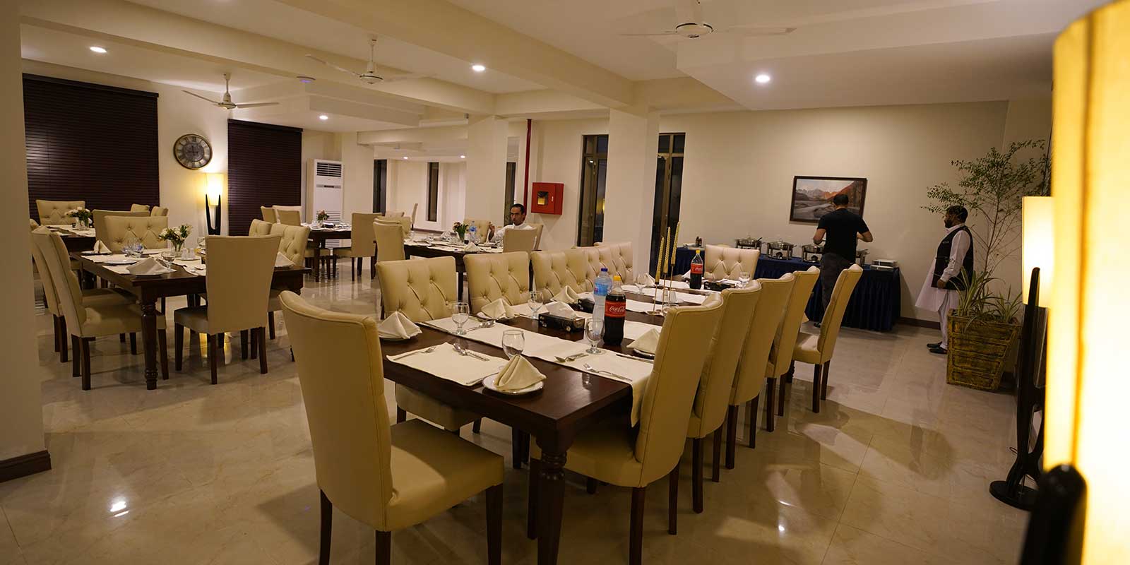 Messing & Dining